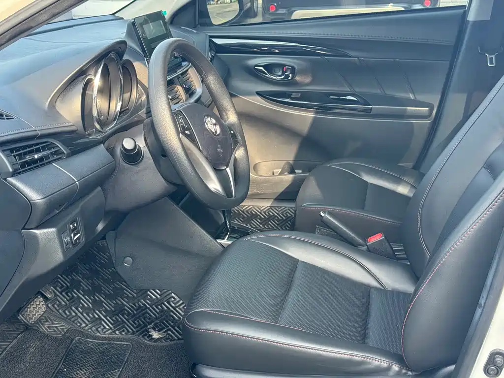 Toyota Yaris L 2022 — фото 14