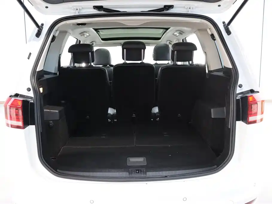 Volkswagen Touran 2018 — фото 30