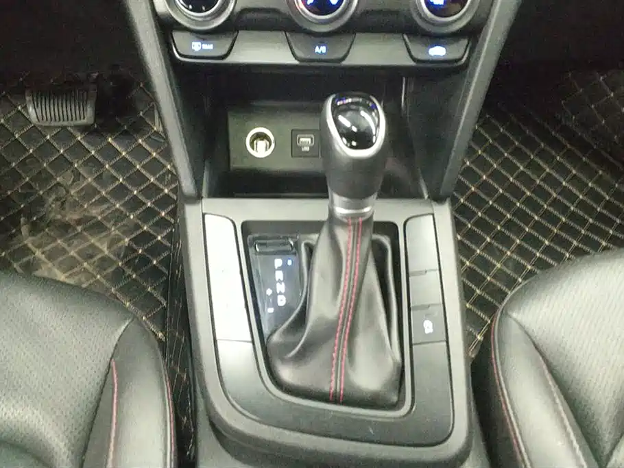 Hyundai Elantra 2020 — фото 16