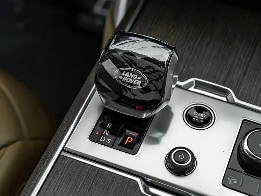 Land Rover Range Rover 2023 — фото 30