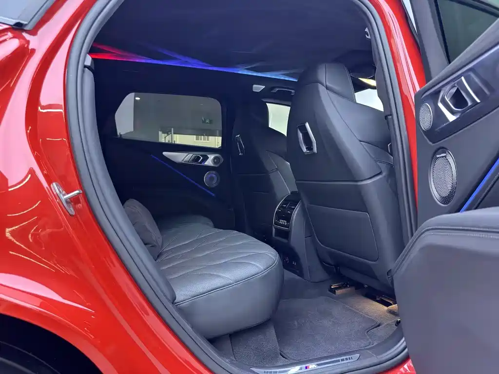 BMW XM 2023 — фото 16