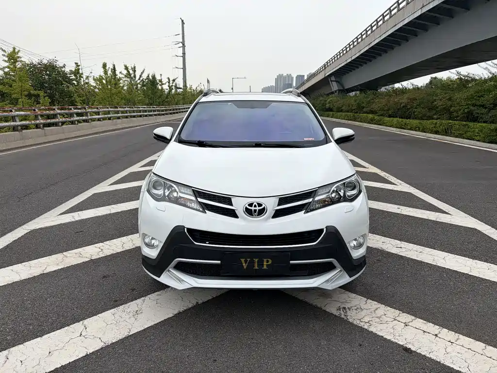 Toyota RAV4 2015 — фото 2