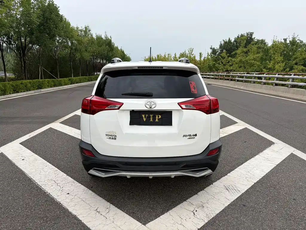 Toyota RAV4 2015 — фото 9