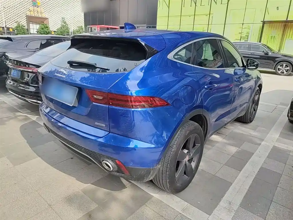 Jaguar E-PACE 2020 — фото 7