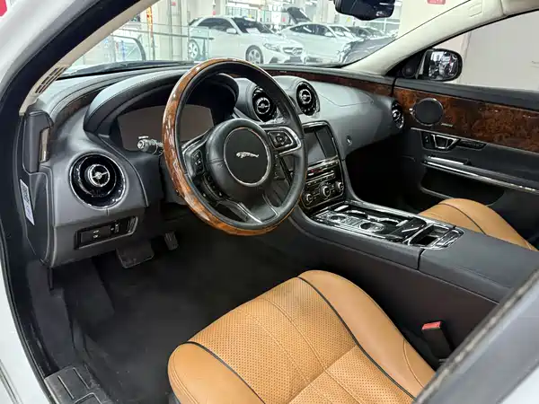 Jaguar XJ 2015