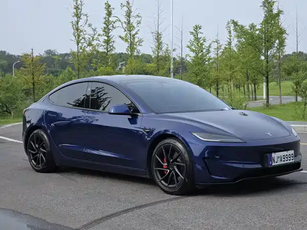 Tesla Model 3 2025