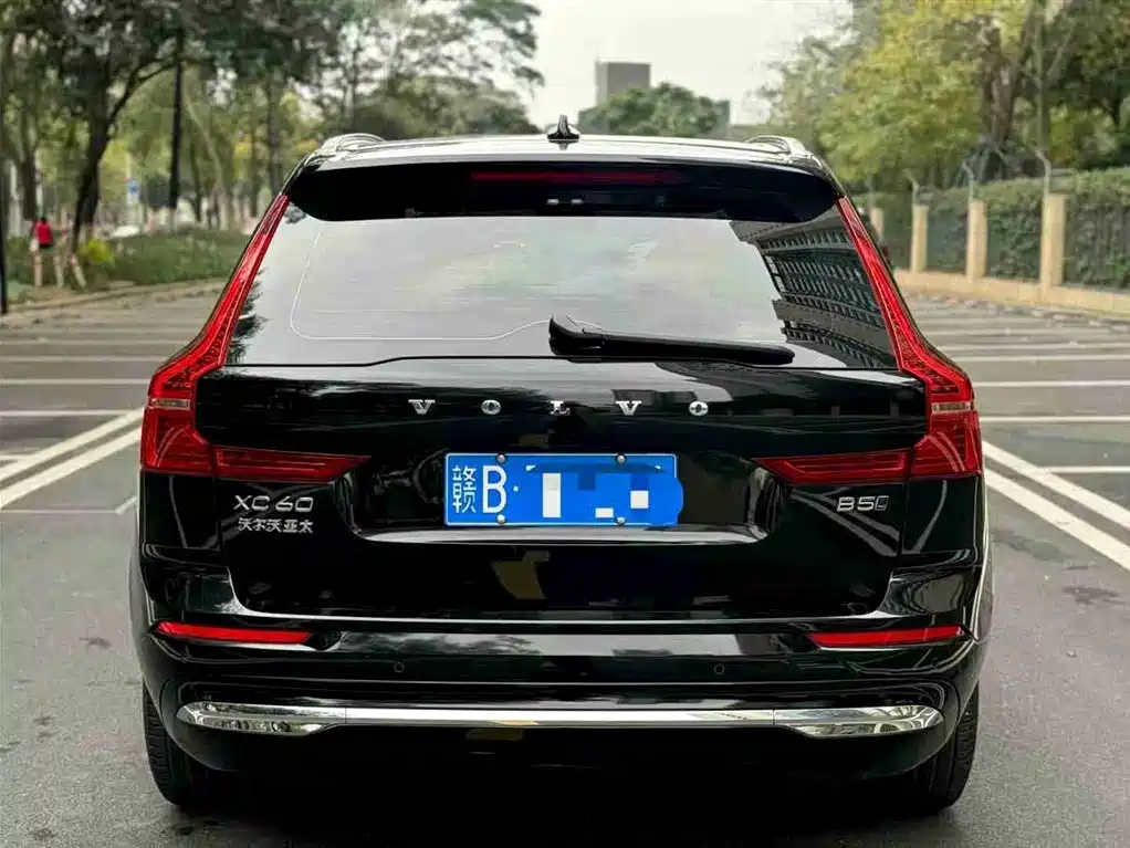Volvo XC60 2022 — фото 5