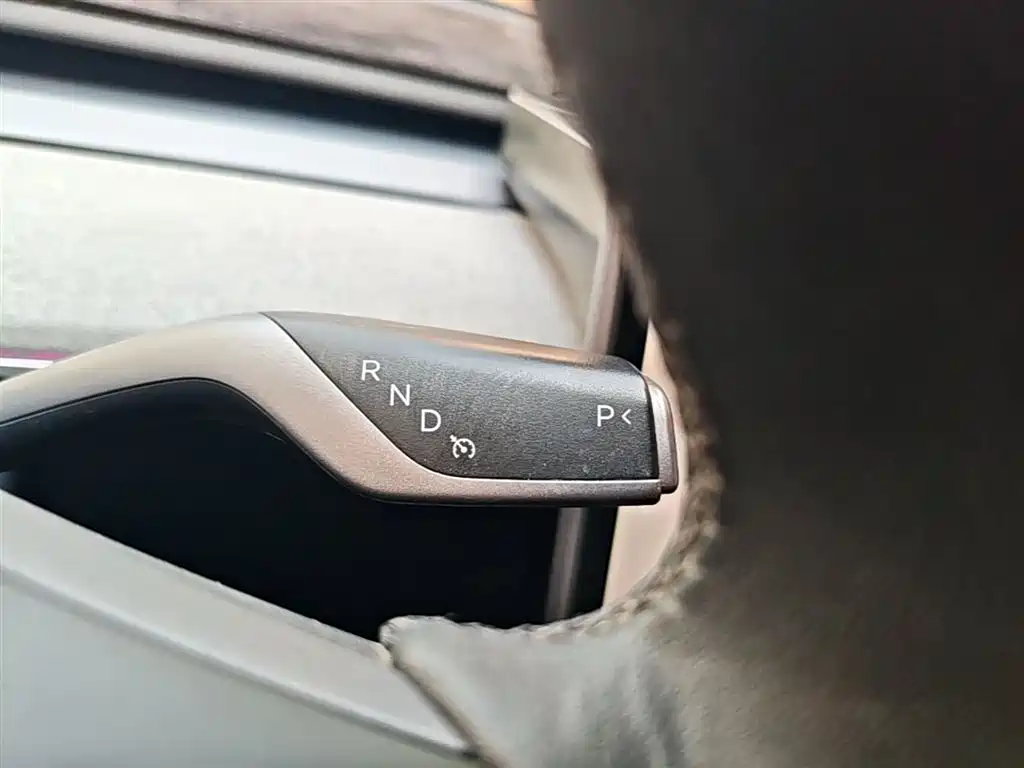 Tesla Model Y 2024 — фото 14