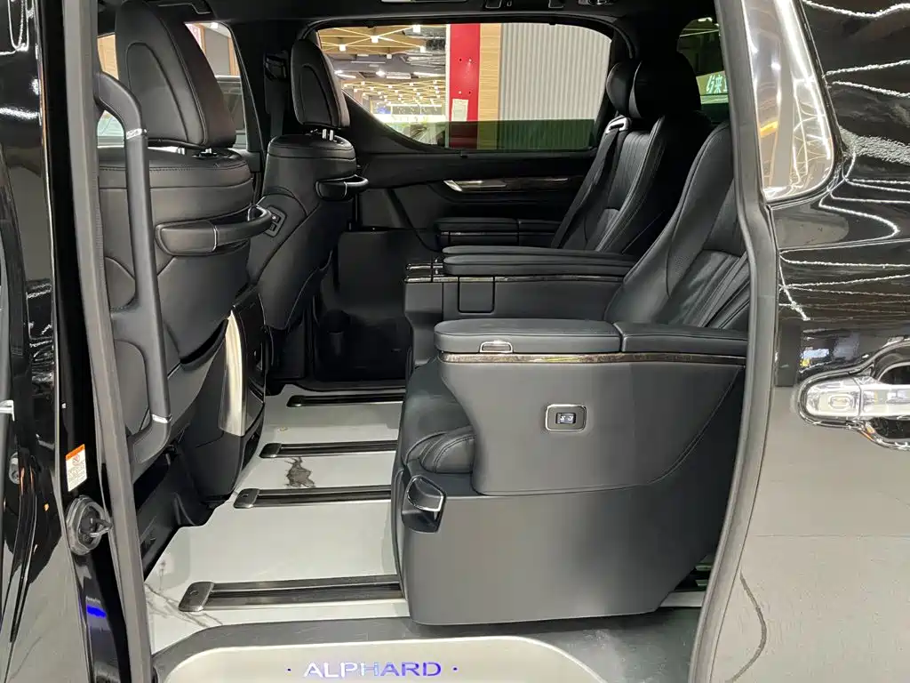 Toyota Alphard 2021 — фото 11