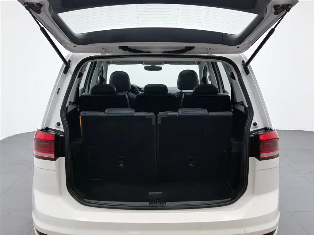 Volkswagen Touran 2018 — фото 16