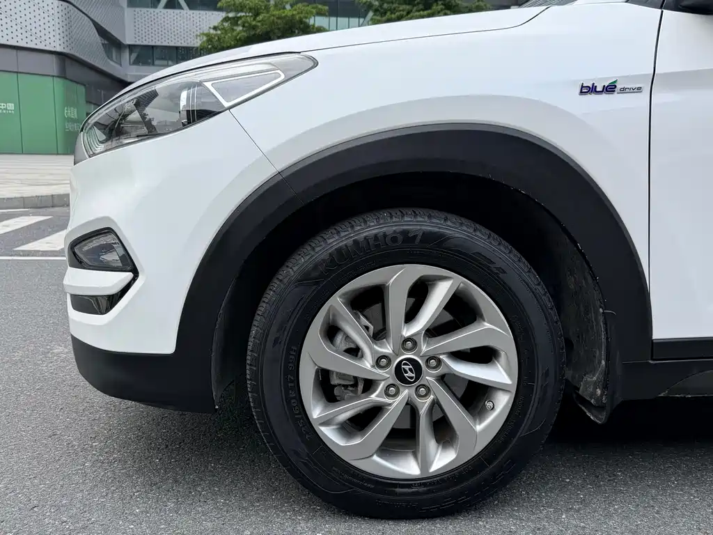 Hyundai Tucson 2017 — фото 8