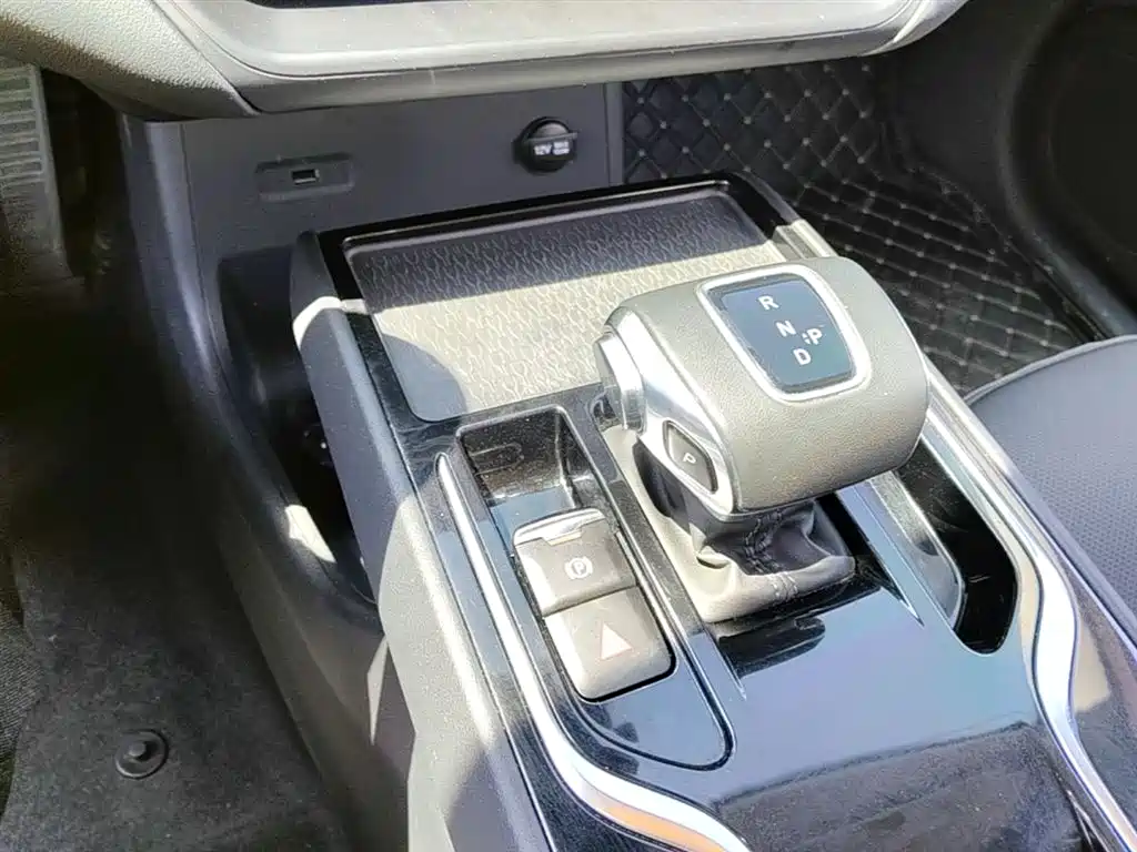 Hongqi E-QM5 2023 — фото 14
