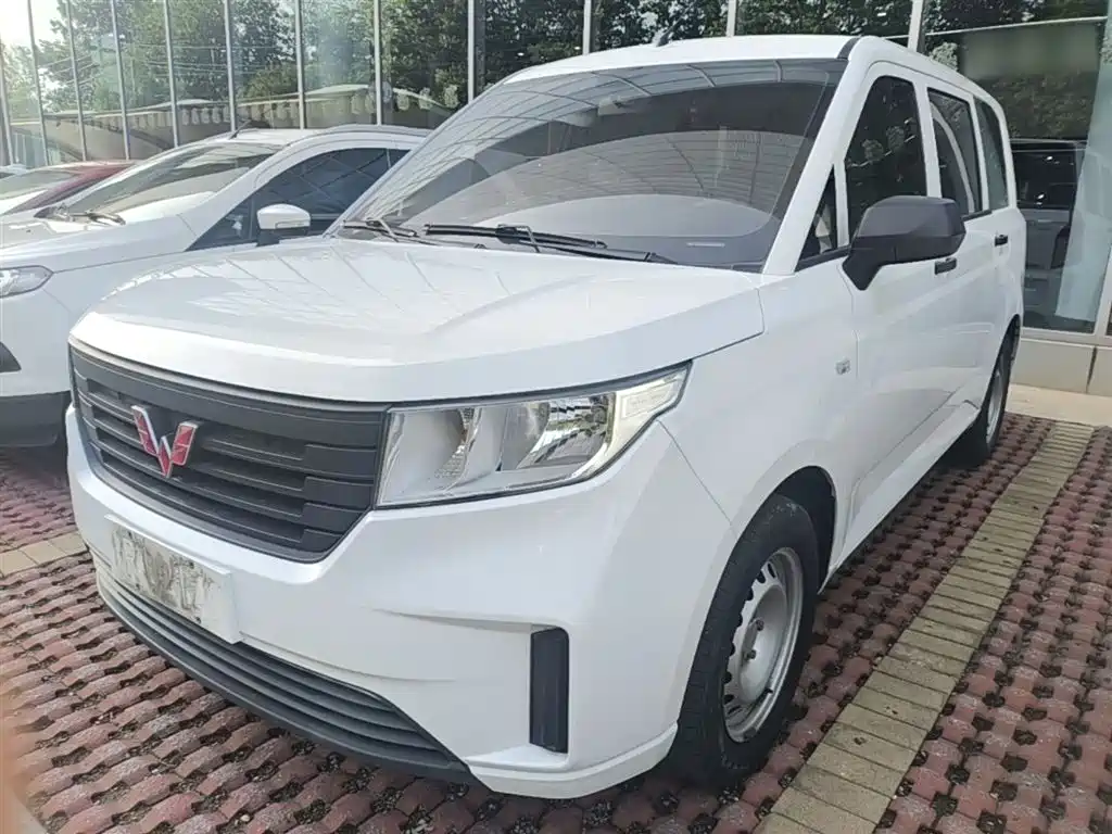 Wuling Hongguang PLUS 2023 — фото 2