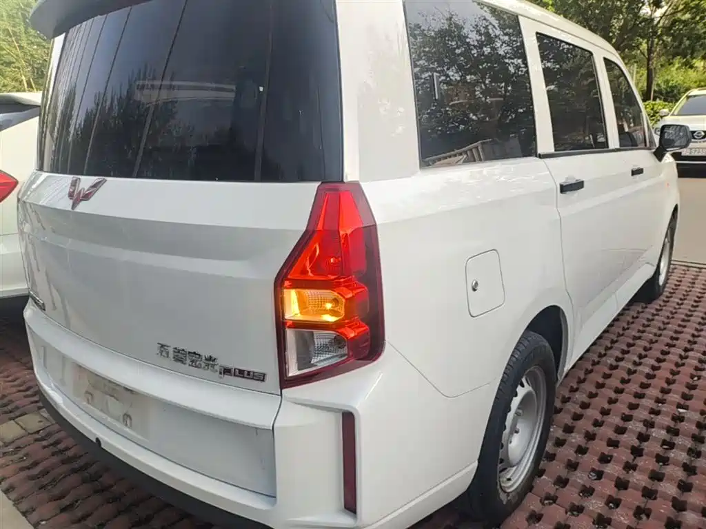 Wuling Hongguang PLUS 2023 — фото 7