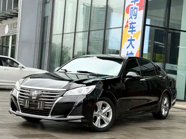 Toyota Crown 2015