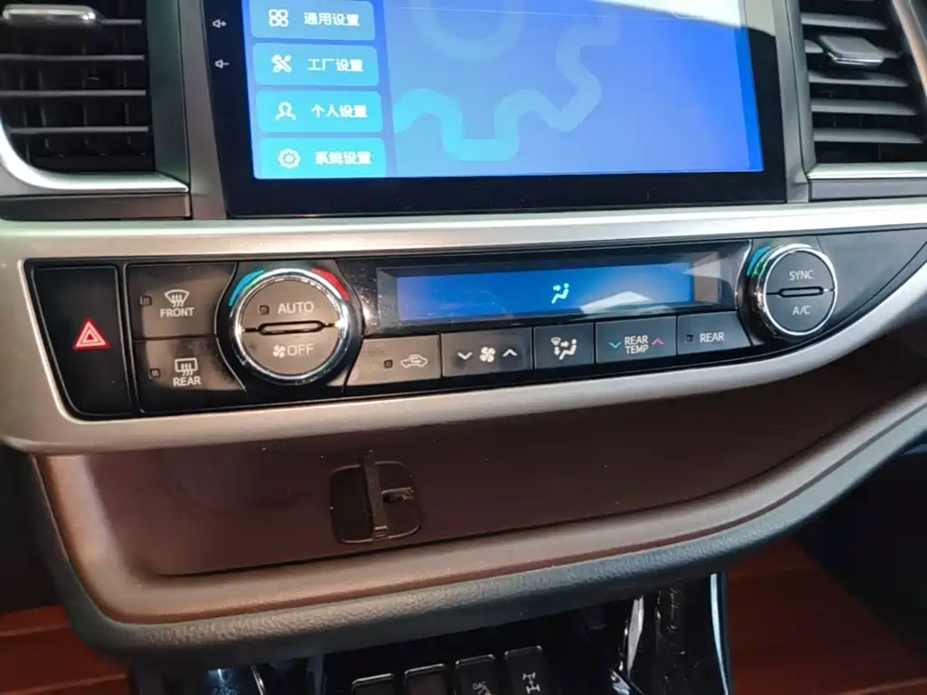 Toyota Highlander 2020 — фото 13