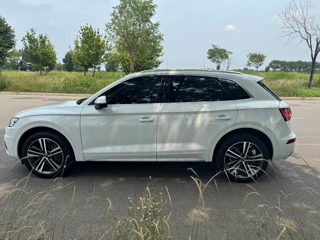 Audi Q5L 2021 — фото 23
