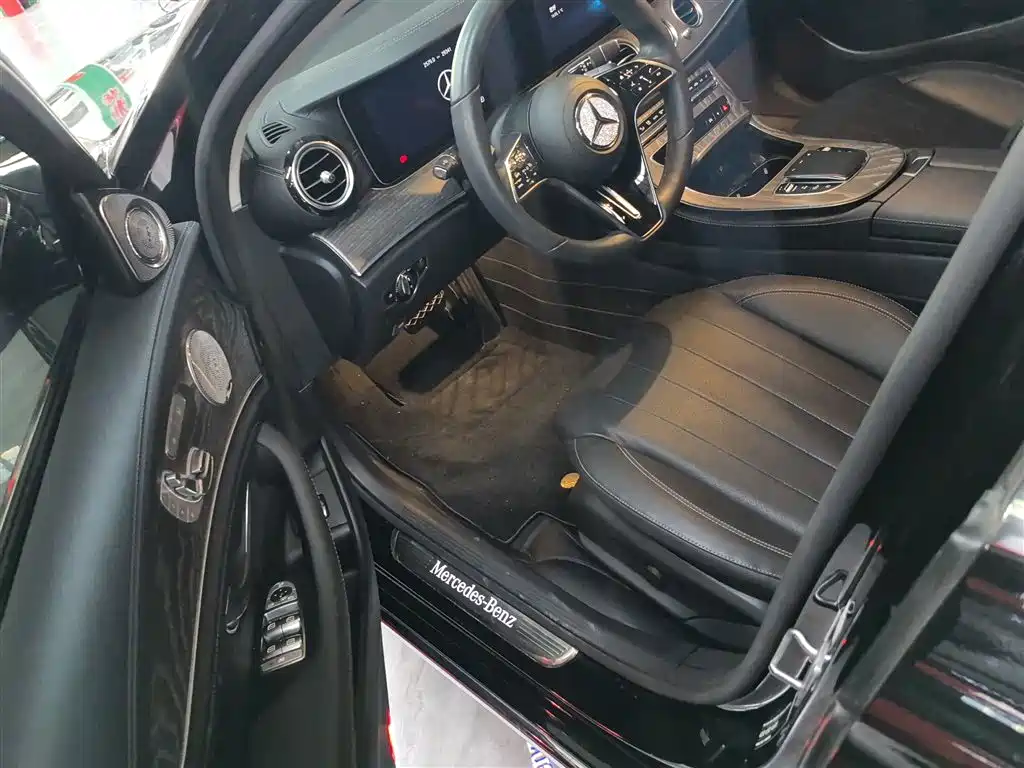Mercedes-Benz E-Class 2023 — фото 16