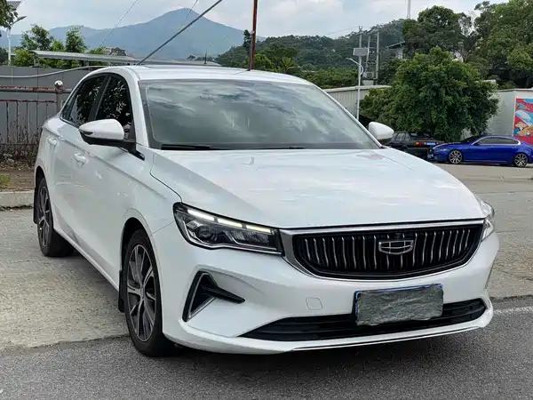 Geely Emgrand 2022
