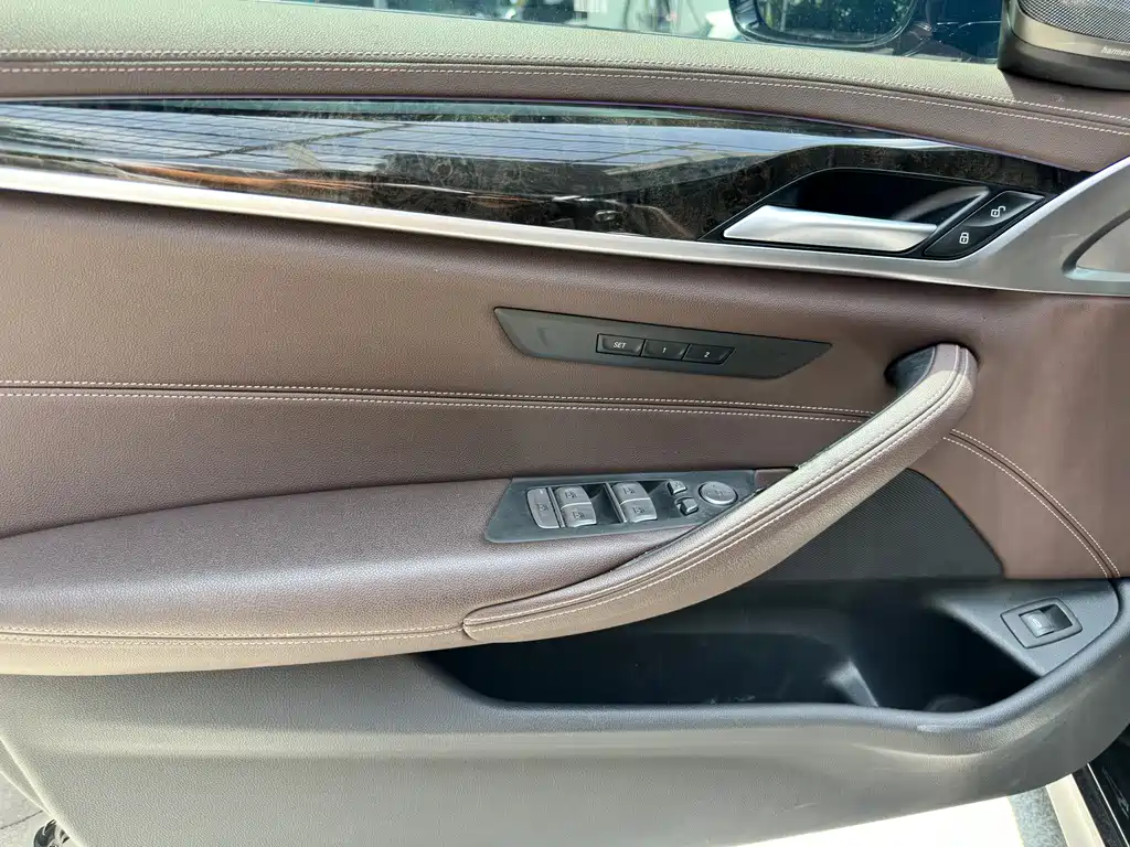 BMW 5 Series 2020 — фото 17