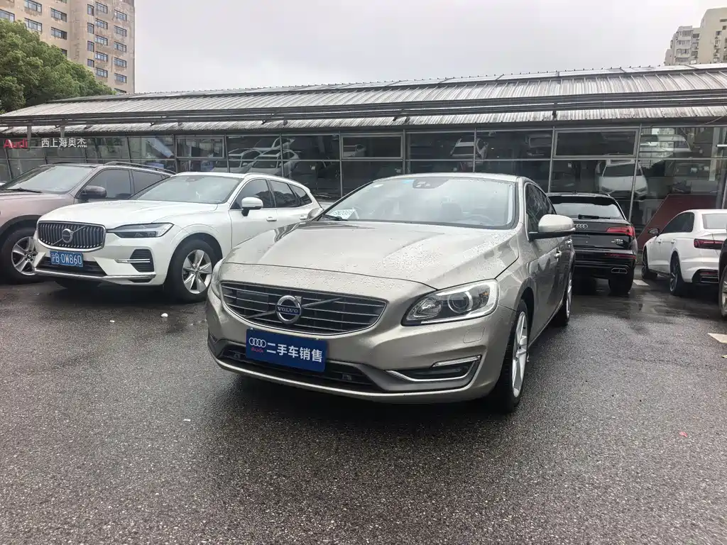 Volvo S60 2015 — фото 1