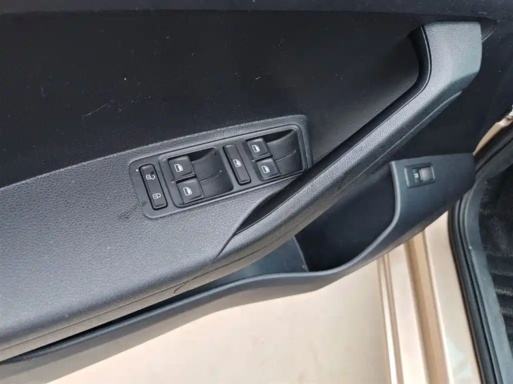 Volkswagen Jetta 2015 — фото 13