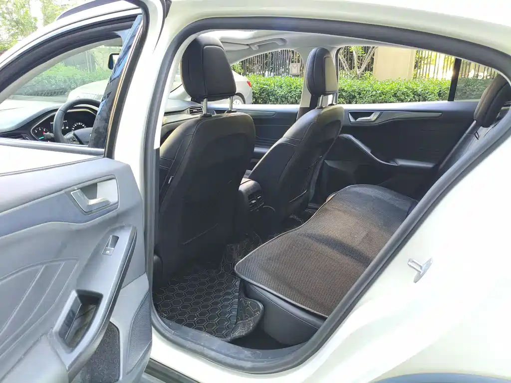 Ford Focus Active 2020 — фото 12