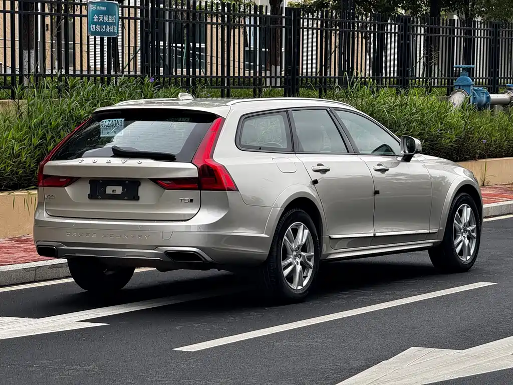 Volvo V90 2019 — фото 24
