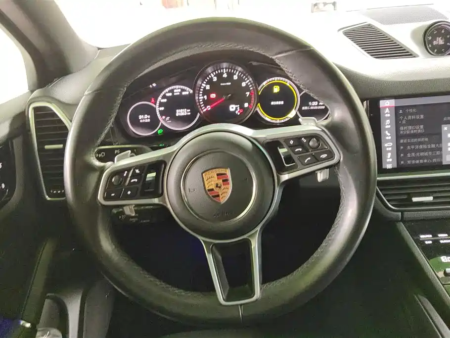 Porsche Cayenne 2018 — фото 15
