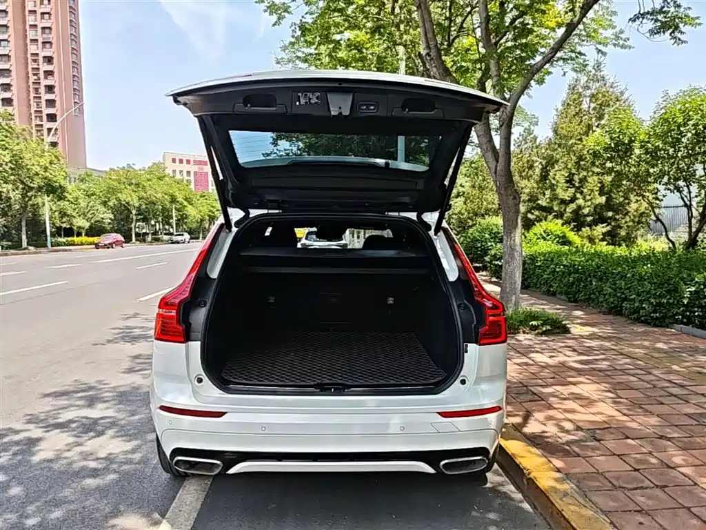 Volvo XC60 2021 — фото 19