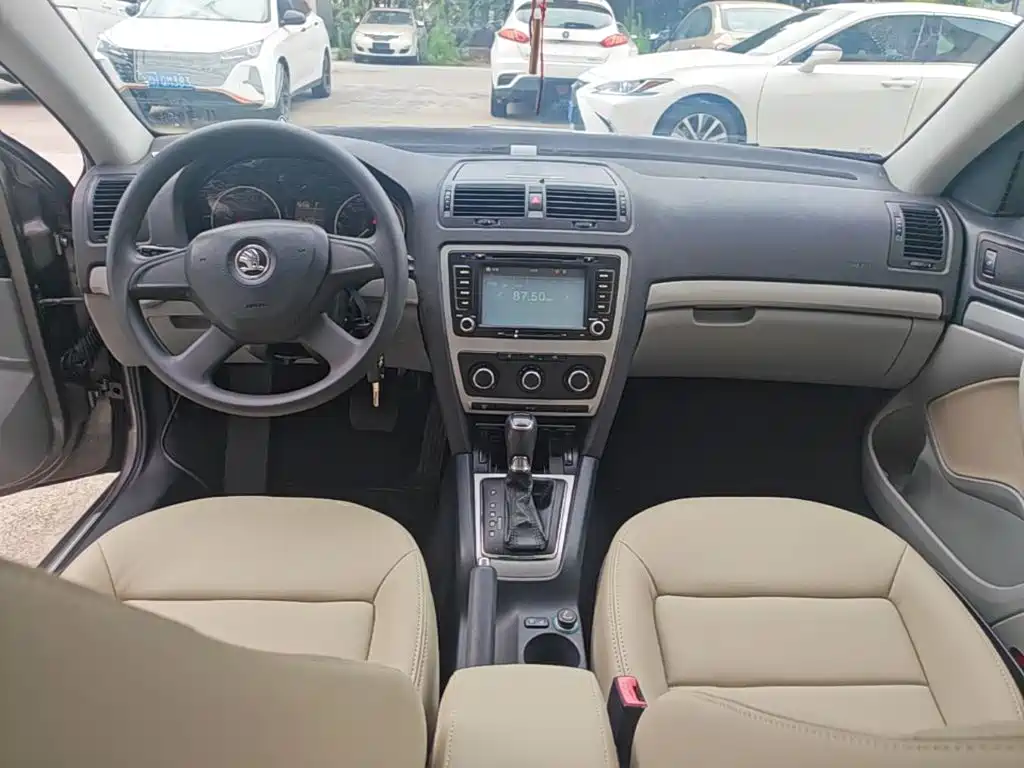 Skoda Octavia 2014 — фото 10