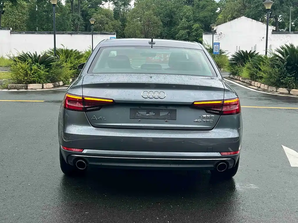 Audi A4L 2018