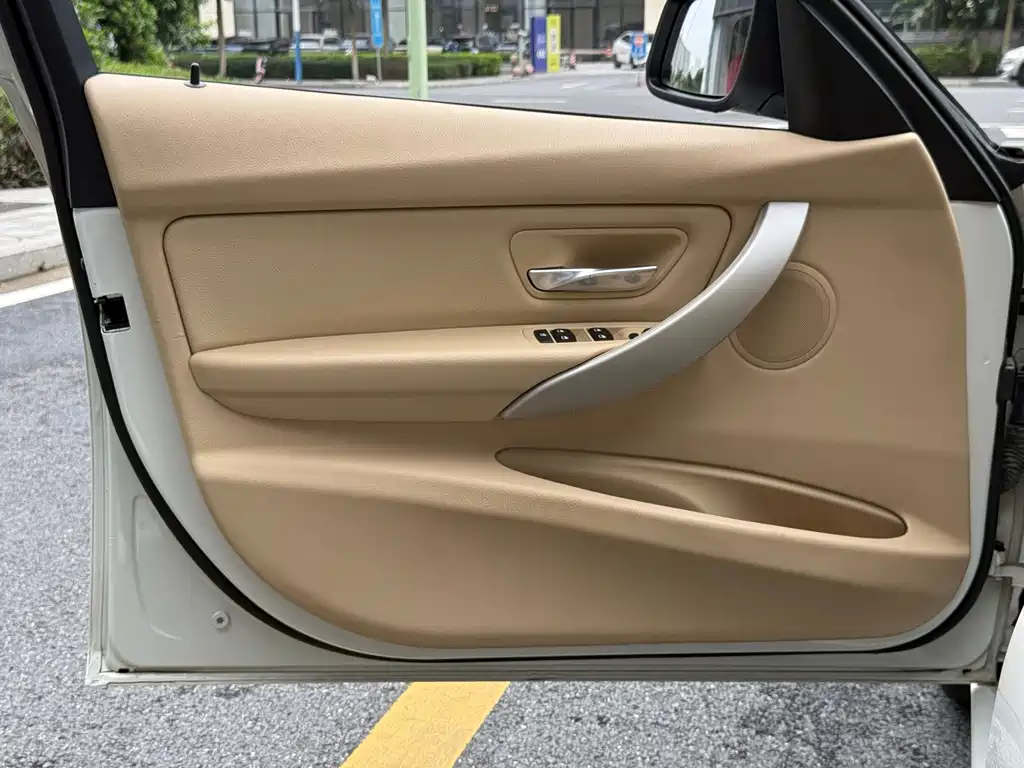 BMW 3 Series 2015 — фото 14