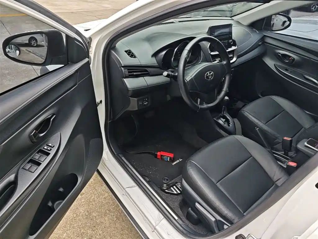 Toyota Yaris L 2021 — фото 16