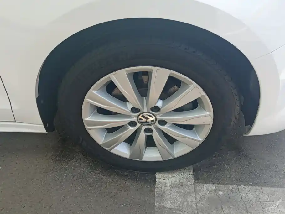Volkswagen Sagitar 2015