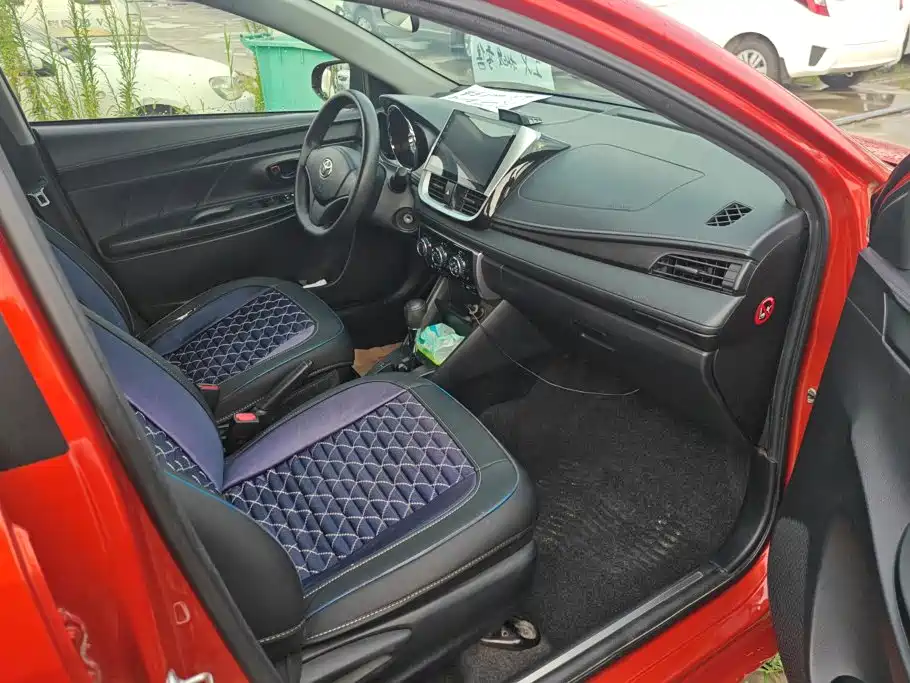 Toyota Yaris L 2017 — фото 8