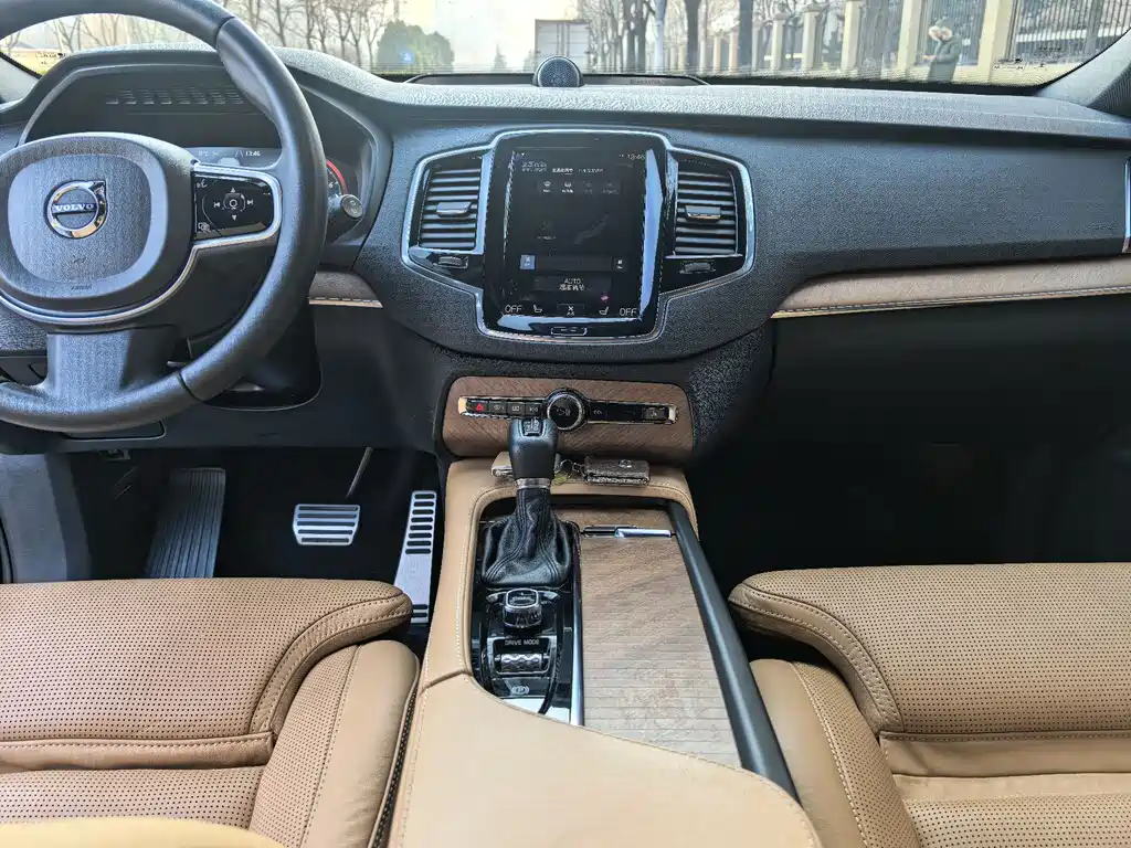 Volvo XC90 2016 — фото 11