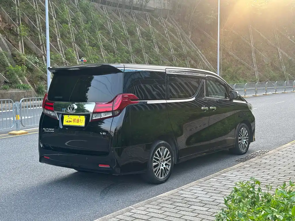 Toyota Alphard 2018 — фото 27