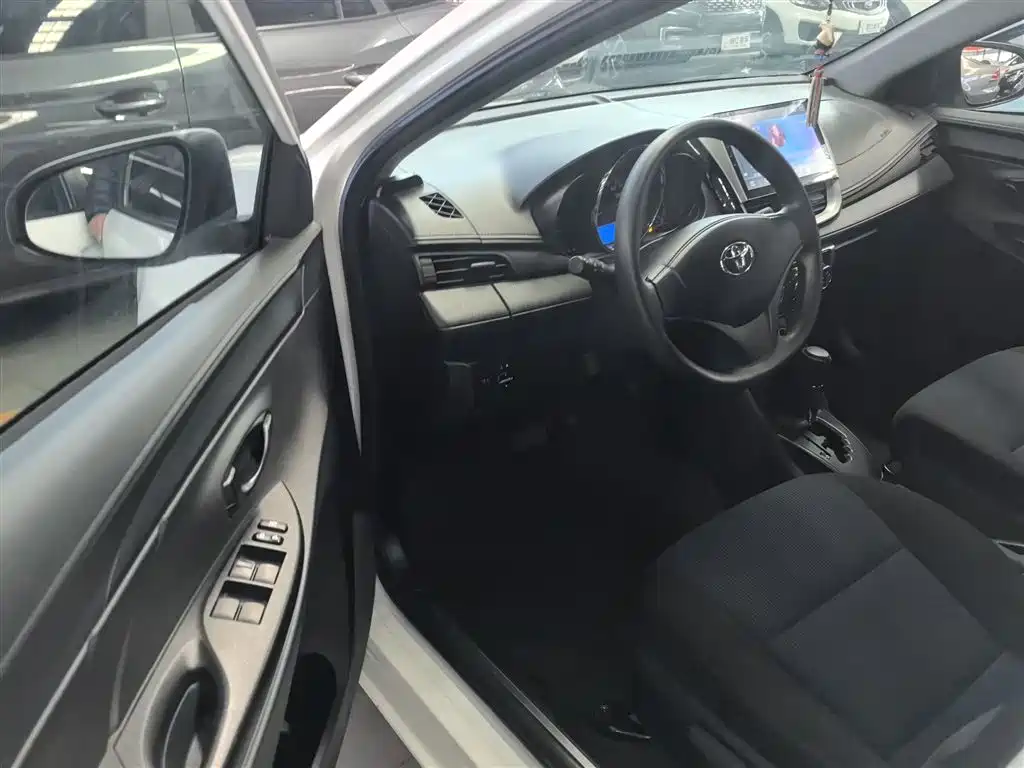 Toyota Yaris L 2018 — фото 16