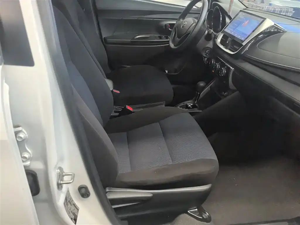 Toyota Yaris L 2018 — фото 25