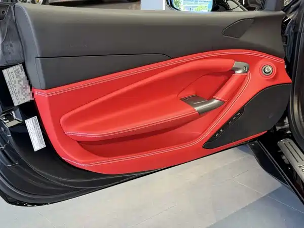Ferrari F8 2023