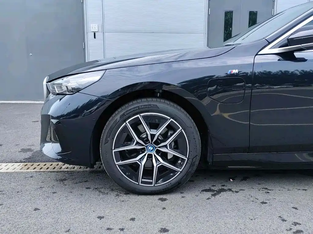 BMW i5 2025 — фото 6