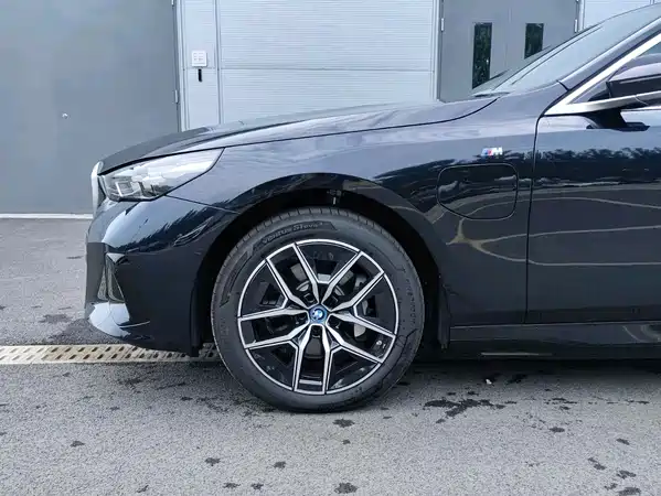 BMW i5 2025