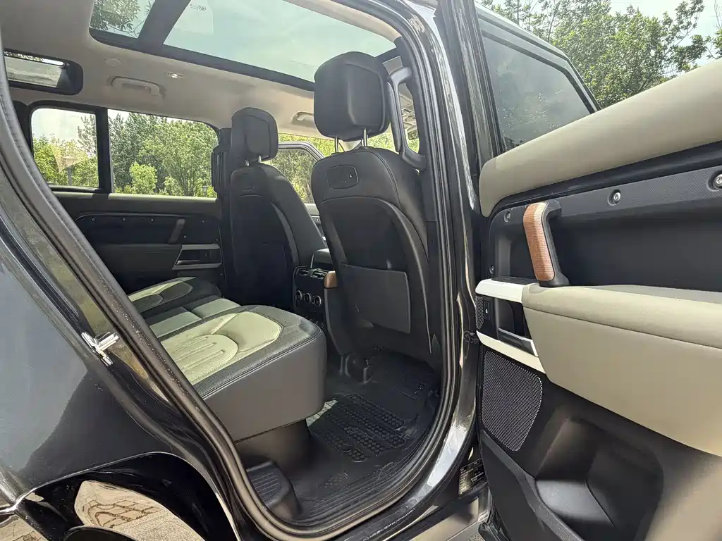 Land Rover Defender 2021 — фото 16