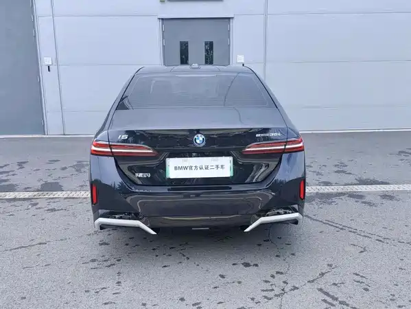 BMW i5 2025