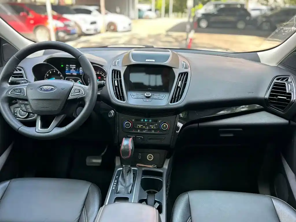 Ford Kuga 2018 — фото 10