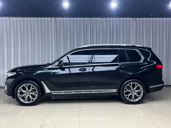 BMW X7 2021