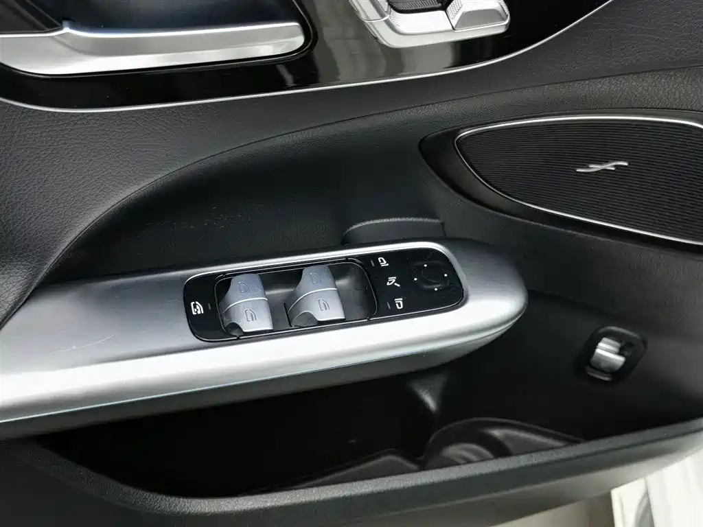 Mercedes-Benz C-Class 2022 — фото 9