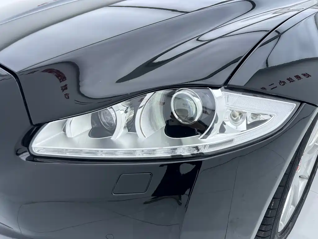 Jaguar XJ 2015 — фото 9