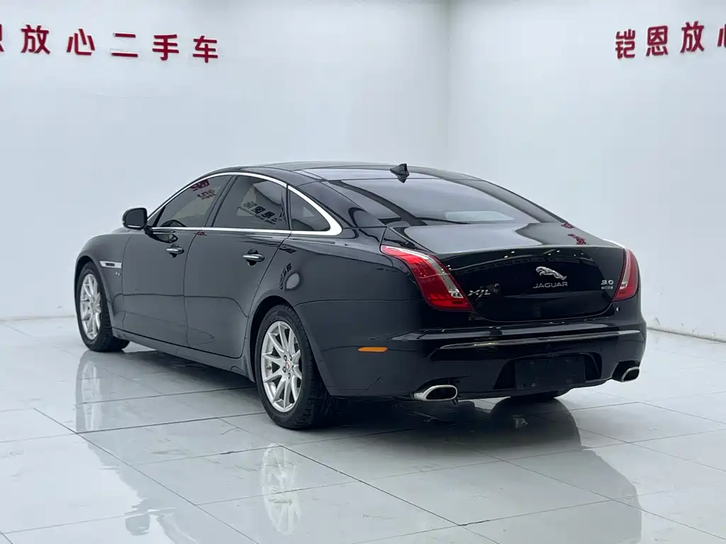 Jaguar XJ 2015 — фото 26